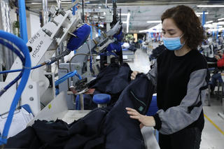 Dệt may tranh thủ 'chốt' đơn hàng