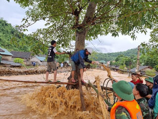 Ấm áp tình người