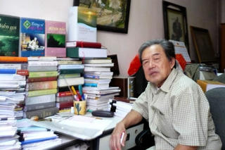 Người ‘ngắt cánh hoa rừng cài lên mũ ta đi’