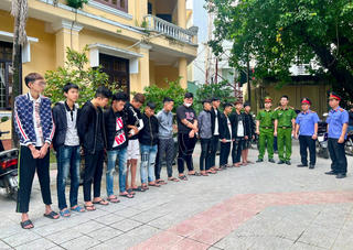 Bắt hàng chục thanh thiếu niên dùng hung khí giải quyết mâu thuẫn