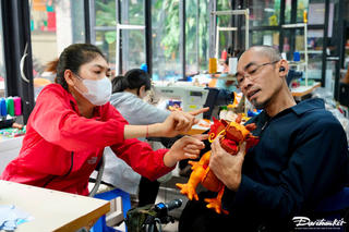 Xưởng sản xuất Rồng 'đặc biệt' của những người khuyết tật