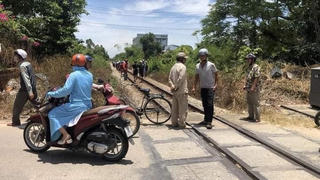 Va chạm với tàu hoả, nam thanh niên tử vong thương tâm