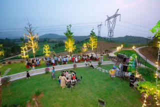 Vợ chồng trẻ bỏ phố về quê lập khu du lịch sinh thái 'vạn người mê'