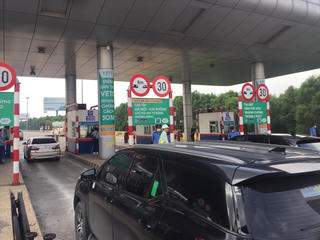 Đẩy nhanh tiến độ dán thẻ định danh để thu phí không dừng