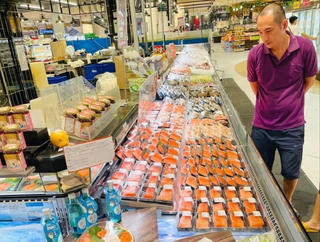 Chuẩn bị hàng hóa ổn định phục vụ người dân trong bão số 3