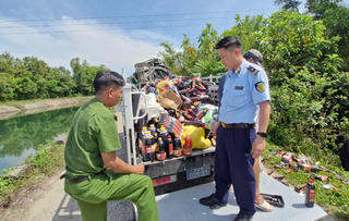 Quảng Nam: Đã xác định danh tính người vứt bỏ nhiều chai nước mắm
