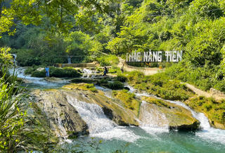 Thác Nàng Tiên: Vẻ đẹp tuyệt mỹ hoang sơ