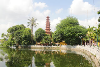 'Xanh tươi bát ngát Tây Hồ...'