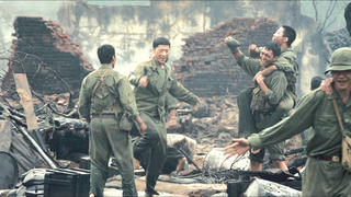 “Mưa đỏ” gây “bão” phòng vé