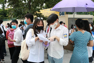 Thi học sinh giỏi: Đừng 'vừa đá bóng, vừa thổi còi'