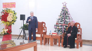 Chủ tịch Đỗ Văn Chiến thăm, chúc mừng Giáng sinh tại Toà Giám mục Giáo phận Vinh