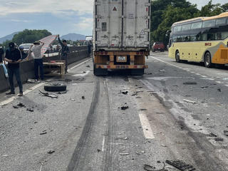 Hà Tĩnh: Tai nạn ô tô liên hoàn khiến 3 người tử vong tại chỗ