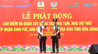 Bộ Công an bàn giao 30 tỷ đồng để xóa nhà tạm, nhà dột nát ở Đắk Nông
