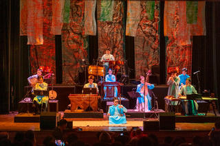 Làm mới âm nhạc truyền thống