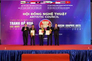 Khai mạc triển lãm Tranh Đồ họa các nước ASEAN 2024 tại Hải Phòng