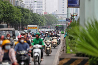 Hà Nội: Tạm dừng hoạt động nhiều tuyến buýt, tăng thời gian chạy tàu phục vụ Tổng hợp luyện lần 1