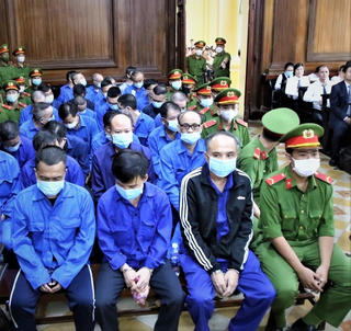 Các cựu cán bộ ngành thuế khai gì về hành vi nhận hối lộ?