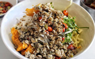 Cơm hến ở Huế