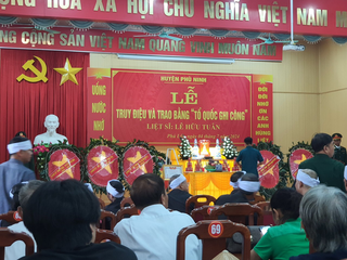 Trao bằng Tổ quốc ghi công cho Liệt sỹ Lê Hữu Tuân