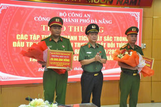 Thưởng nóng vụ bắt nghi phạm cướp tiệm vàng ở Đà Nẵng