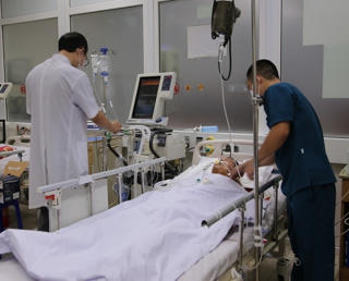 Vụ hàng chục công nhân ngộ độc: Tạm đình chỉ đơn vị cung cấp suất ăn