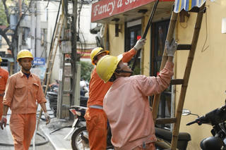 Giá điện tăng: Người dân và doanh nghiệp cùng lo