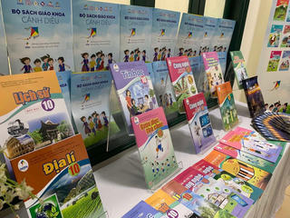 Sớm minh bạch những vấn đề liên quan đến sách giáo khoa