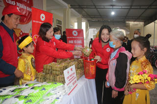 1,2 triệu suất quà hỗ trợ người nghèo dịp Tết Nguyên đán Giáp Thìn