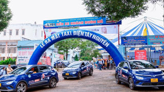 Ra mắt dịch vụ taxi điện Tây Nguyên 'Bạn uống, Tôi lái'