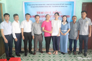 Thủ khoa khối C nhận học bổng 40 triệu đồng