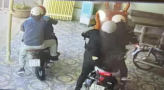 Bình Dương: Truy bắt 4 đối tượng nghi dùng súng cướp tiệm vàng