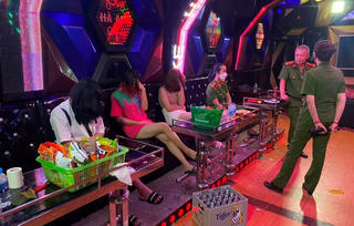 Hải Phòng: 4 tiếp viên và khách hát karaoke bị khởi tố tội tổ chức sử dụng trái phép ma tuý