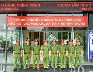 TP Hồ Chí Minh thu hồi - cấp mới con dấu để chuẩn bị triển khai chính quyền 2 cấp