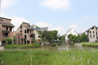 Hàng loạt biệt thự trong Dự án của Lã Vọng hoang hóa, xuống cấp sau 14 năm triển khai