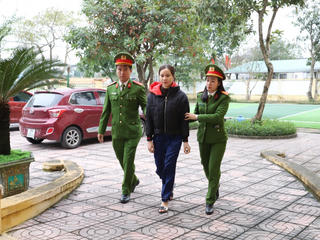 Khởi tố ‘nữ quái’ lừa làm hồ sơ vay vốn để chiếm đoạt tài sản