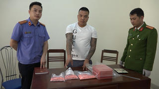 Bắt giữ người đàn ông tàng trữ, mua bán 2.000 viên ma túy