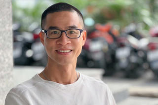 Nhà thơ Nguyễn Phong Việt: Sân khấu vẫn là một ngôi nhà thiêng