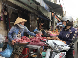 Áp lực lên mặt bằng giá