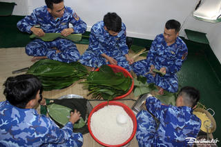Quảng Nam: Hải đoàn 21 tổ chức hội thi 'Gói và nấu bánh chưng xanh'