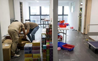 Thị trường chợ đen thuốc lá mới bùng nổ: Thiệt hại không chỉ là tiền thuế