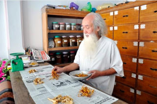 Những đối tượng nào được đề nghị cấp giấy chứng nhận lương y từ 12/3?