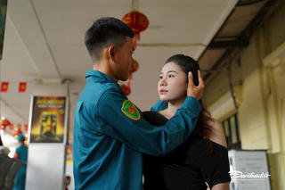 Nhiều tình yêu lứa đôi từ tình yêu Tổ quốc, bịn rịn chia tay tại ga tàu sau nhiệm vụ A80