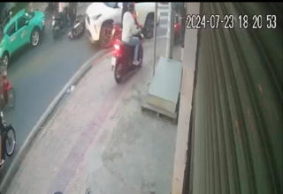 TPHCM: Công an xác minh vụ xe ô tô đi ngược chiều va chạm với xe máy