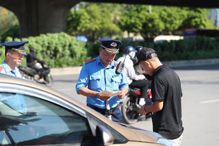 Hà Nội: Thu hồi 3.856 phù hiệu, biển hiệu xe ô tô vi phạm tốc độ