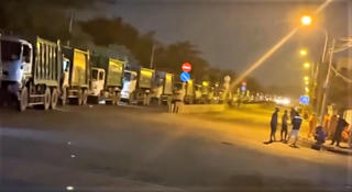 TPHCM khắc phục tình trạng xe rác ùn ứ trên Quốc lộ 50