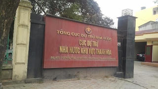 Bắt quả tang 4 cán bộ Chi cục dự trữ Nhà nước đánh bạc