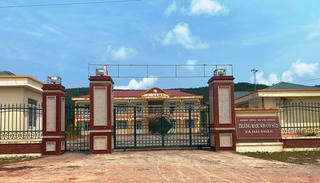 Trường học tiền tỷ bỏ không