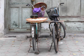 Trên chiếc xe đạp cũ…