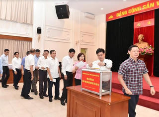 Hàng chục nghìn trường học bị hư hại do bão lũ