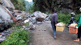 Sạt lở núi đá vôi ở Quảng Bình, 200 hộ người Rục bị cô lập